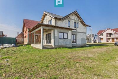 Casă individuală cu 4 camere cu Canalizare în Periferie - 18
