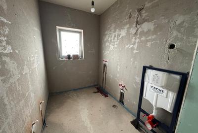 Oportunitate! Penthouse cu 4 camere+ terasa, in vila, Floresti - 8