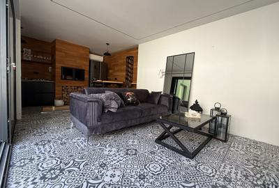 Casă cu 4 camere în Piața Centrală - 1