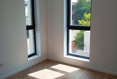 Vila Tunari str. Paris, 5 camere, curte 300  mp, 400 mp construiti - 20