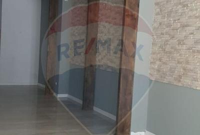 Spațiu comercial, de 230 mp, în Central - 3