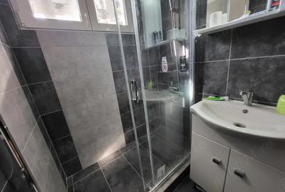 Apartament cu 3 camere semidecomandat în Circumvalațiunii - 1