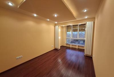 Apartament cu 3 camere semidecomandat în 1 Decembrie 1918 - 2