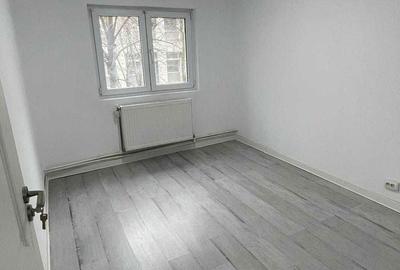 Apartament cu 3 camere decomandat în Exterior Vest