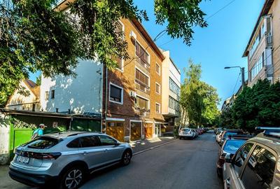 Apartament spațios, 2 camere decomandat, zonă premium Podgoria Arad