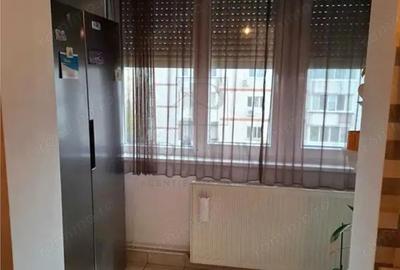 Apartament cu 3 camere decomandat, mobilat în Soarelui