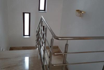 Casă cu 6 camere cu Teren 485 Mp în Central - 2