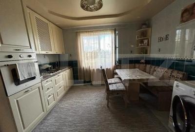 Casă cu 9 camere cu Teren 500 Mp în Central - 3