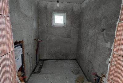 De vanzare apartament 3 camere, semifinisat - 4