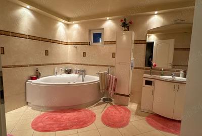 Casă cu 4 camere cu Teren 200 Mp în Central