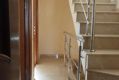Casă cu 4 camere cu Teren 100 Mp în Apărătorii Patriei - 10