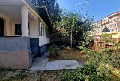 Casa cu 3 camere de vanzare in zona Central