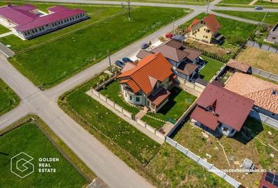 Casă cu 6 camere cu Garaj în Livada - 9