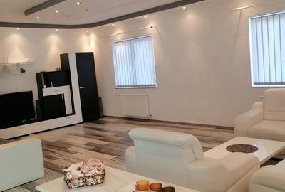Casă cu 6 camere cu Teren 2255 Mp în Cenad - 9
