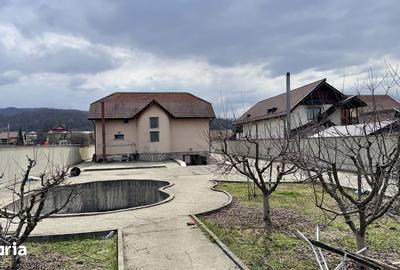 Casă cu 5 camere cu Teren 3000 Mp în Budești - 16