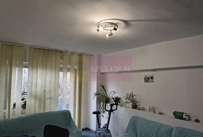 Apartament cu 3 camere semidecomandat, mobilat în 13 Septembrie - 4