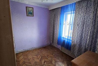 Apartament cu 3 camere semidecomandat în Central - 1