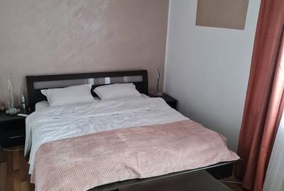 Apartament cu 4 camere decomandat în Tractorul - 2