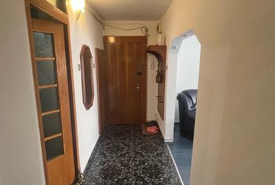 Apartament cu 3 camere decomandat în Traian - 2