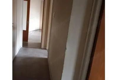 Apartament cu 3 camere semidecomandat în Tineretului - 1