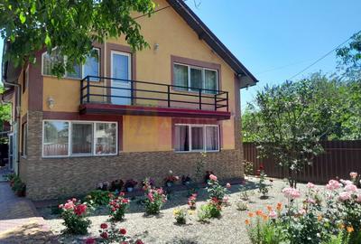 Casă cu 7 camere cu Teren 500 Mp în Movilița