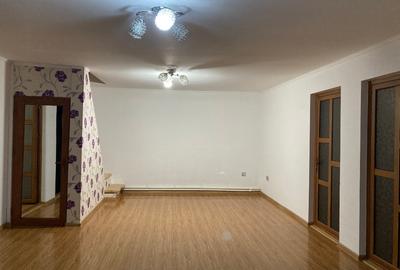 Casă cu 5 camere cu Teren 300 Mp în Mărăcineni - 5