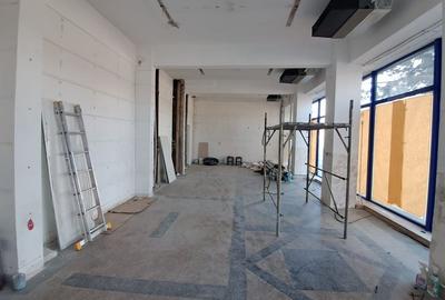 Spatiu comercial vitrina de 20 M - Metrou Eroii Revolutiei S143 - 23