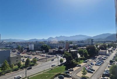 Lux Class, parcare, vedere panoramica zona Coresi, Tractorul Brasov - 2