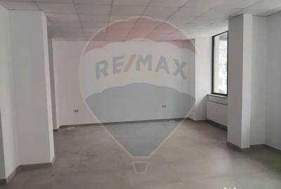 Spațiu comercial, de 105 mp, în Central - 4