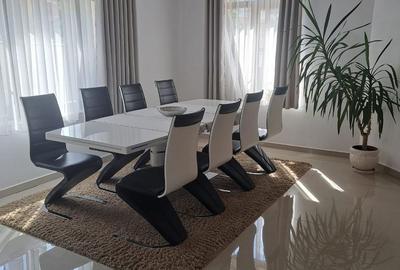 Casă cu 4 camere în Central