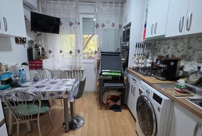 Titan, pe Barajul Sadului,10 minute metrou, bloc 1978, 2 gr sanitare,piata Minis - 2