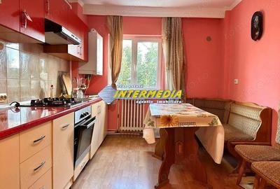 Vanzare Apartament 4 camere Alba Iulia CETATE Mercur 2 bai 90 mp cu balcon si pod Vanzare Apartament 4 camere Alba Iulia CETATE Mercur 2 bai 90 mp cu balcon si pod - 3