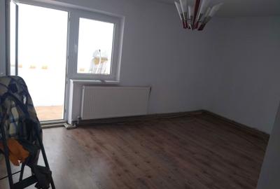 Apartament cu 2 camere decomandat în Zăvoaia - 6