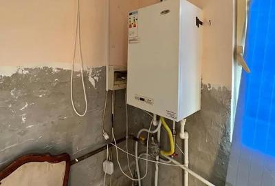 Casă cu 7 camere cu Teren 2189 Mp în Central - 1