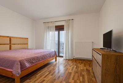 Casă cu 7 camere cu Teren 273 Mp în Dumbrăvița