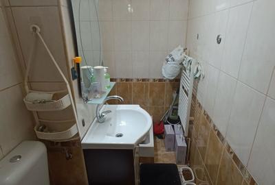 Apartament cu 4 camere decomandat în Sărari - 2