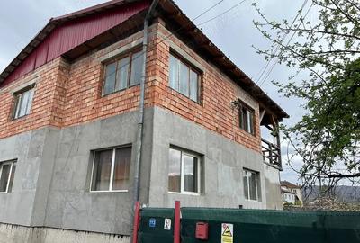 Vand casa cu etaj si teren - 1
