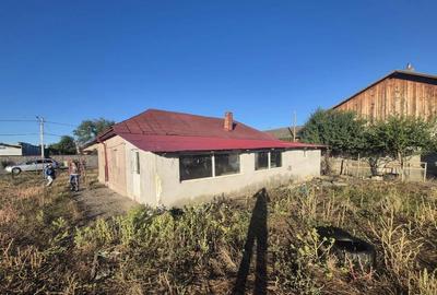 Casă cu 4 camere cu Teren 3500 Mp în Amaru - 3