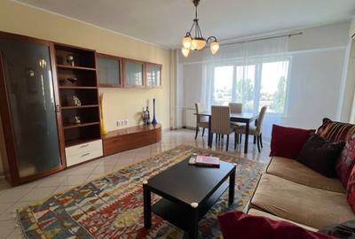 Apartament cu 3 camere decomandat, mobilat în P-ța Alba Iulia