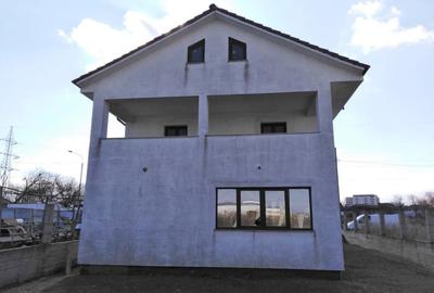 Casă cu 4 camere în Central - 1