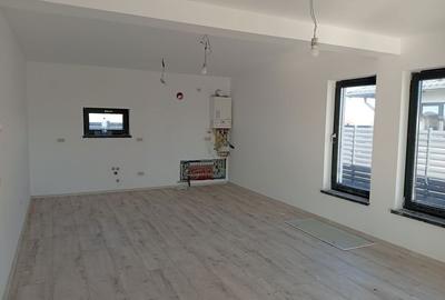 Casă cu 4 camere cu Teren 400 Mp în Bradu - 2