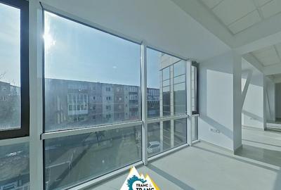 Spa?iu de birouri de 200 mp in cladire de sticla in Micalaca - 1