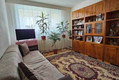 Apartament cu 3 camere decomandat în Micro 4 - 1