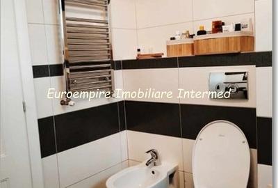 De vanzare apartament cu 3 camere, decomandat, zona KM 4-5 - 2