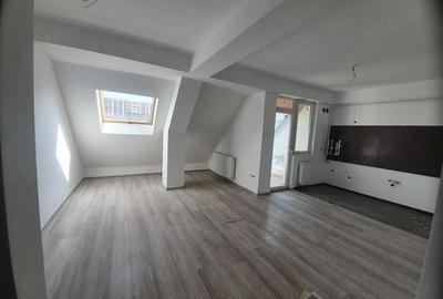 Apartament cu 3 camere decomandat în Tractorul - 3