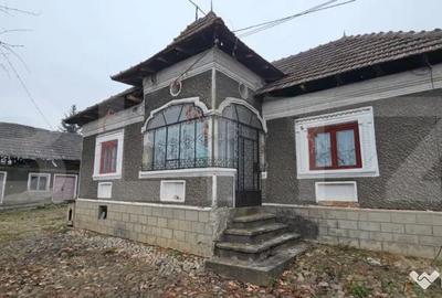 Casă cu 2 camere cu Teren 1200 Mp în Central - 1