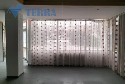 Închiriez spațiu comercial, în orașul Mioveni - bdl. Dacia. - 8