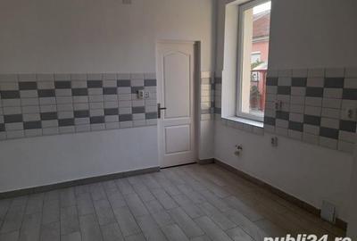 Casă cu 3 camere cu Canalizare în Central - 4