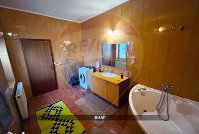 Apartament cu 3 camere, mobilat în Central - 1