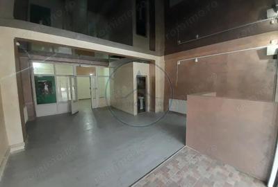 Spațiu comercial, de 65 mp, în Central - 4